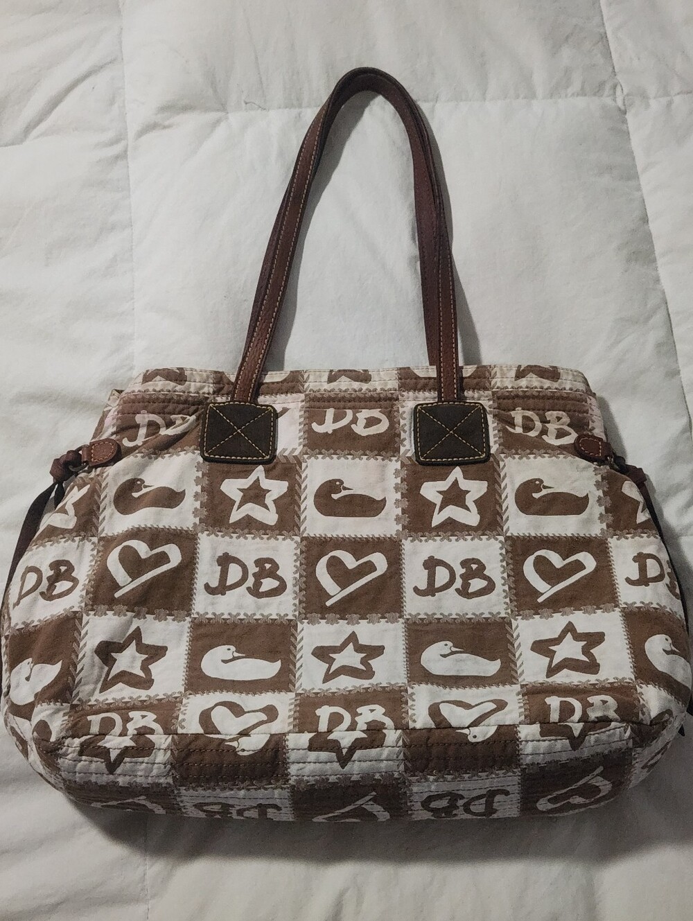 vintage Dooney & Bourke patchwork shoulder tote featuring a brown-and-cream - Picture 3 of 11